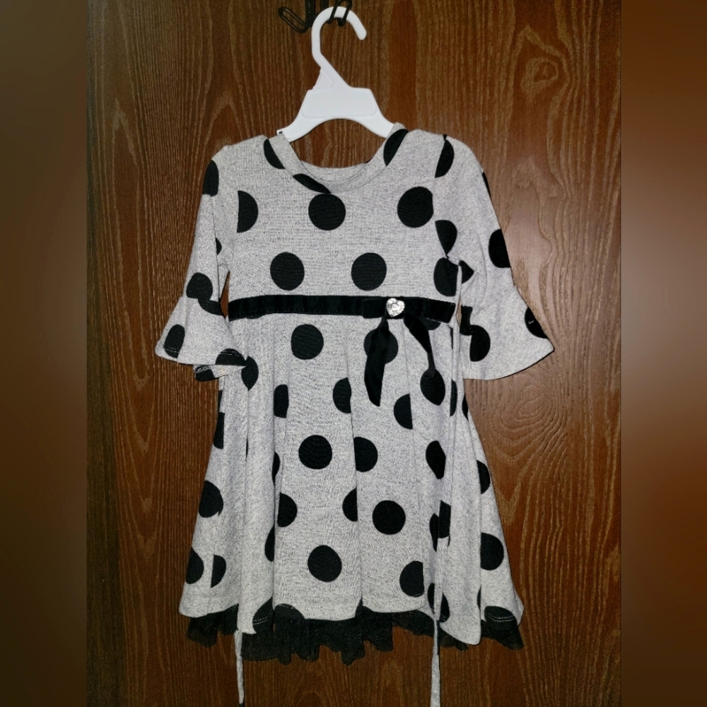 Toddler Girls Size 6  Long Sleeved Black and Gray Polka Dot Dress EUC
